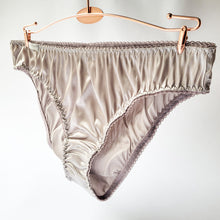 Load image into Gallery viewer, Mandeley silk panties
