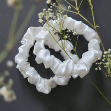 Load image into Gallery viewer, Perfect Duo scrunchie set - white &amp; white
